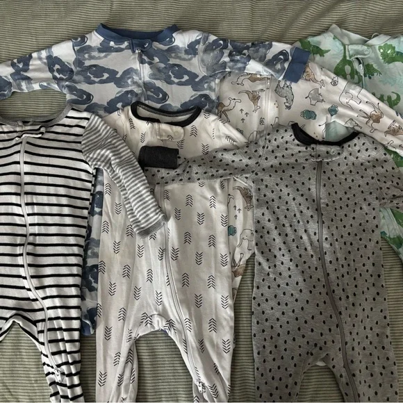 Mixed brand lot of 6 zip baby onesies 6m and 3-6 month baby pajamas - Picture 1 of 8